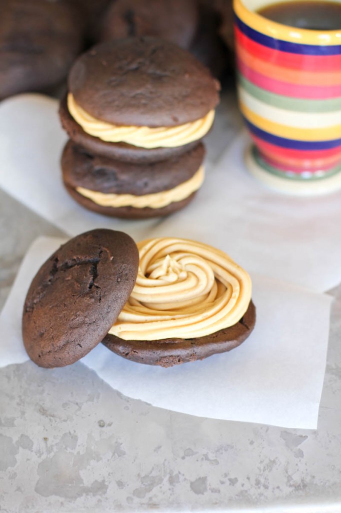 Dark Chocolate Sweetie Pies with Creamy Peanut Butter Filling